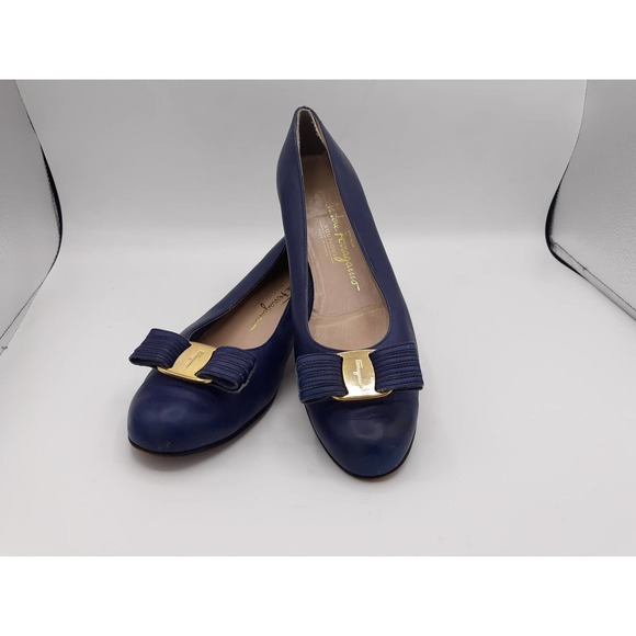 SALVATORE FERRAGAMO VARA LEATHER PUMPS - Picture 1 of 8